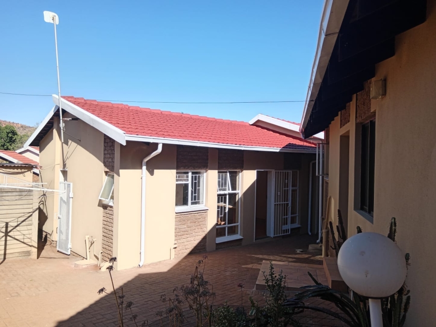 To Let 3 Bedroom Property for Rent in Safari Gardens North West